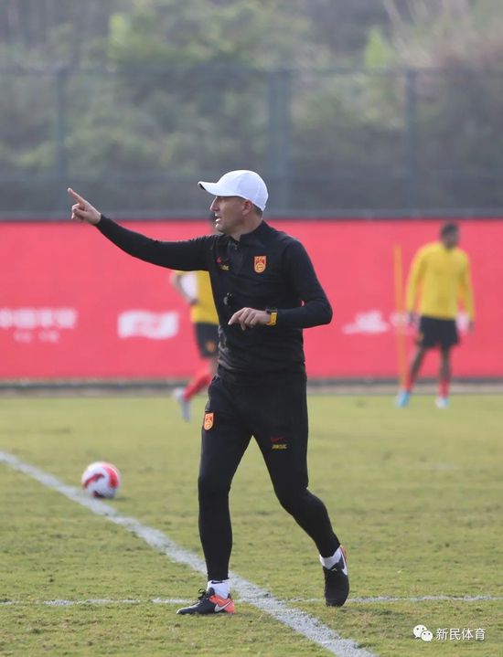 米兰俱乐部希望努力解决伤病问题，而米兰老板卡尔迪纳莱此前在圣诞致辞中明确表示：“和你们所有人一样，我对我们目前在意甲或欧冠的成绩并不满意。